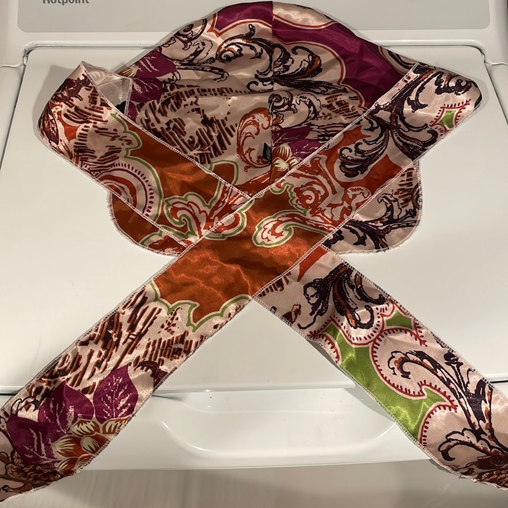 Beautiful Patterned Design Satin Bonnet - Evolve - Picture 2 of 6